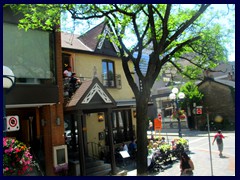 Toronto Bus Tour 132 - Yorkville Ave